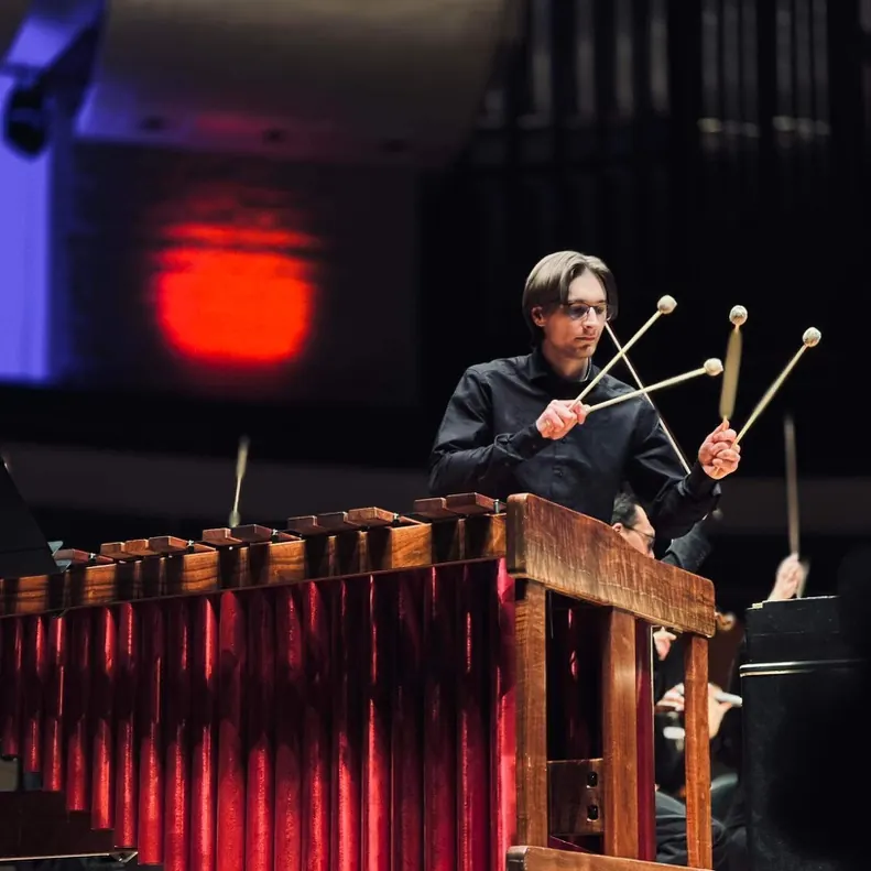 Jacob Kryger performing Nicolas Gilbert's marimba concerto moment de joie en coupe transversal with the ESO in 2024